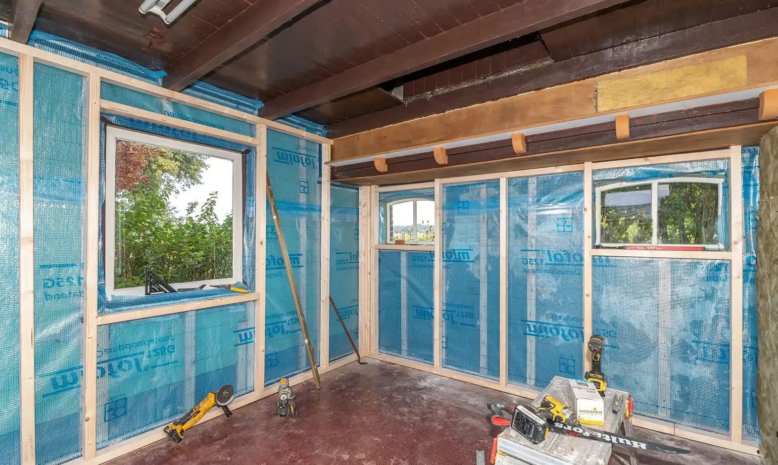 Voorzetwand maken: hout, Metal Stud en PIR verlijmde isolatieplaten